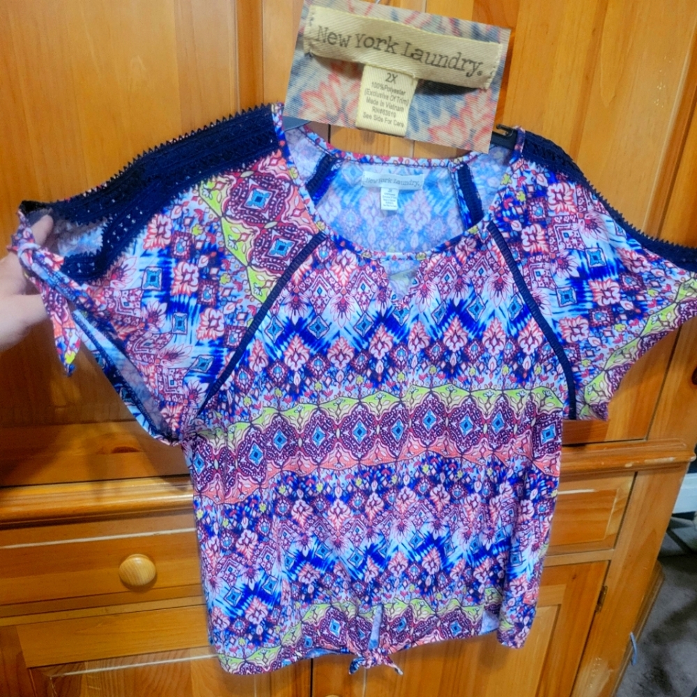 Pretty Sumner top with slit sleeves